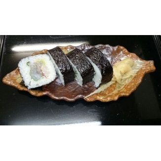 ⑧海鮮巻寿司 800円 通年 季節の旬の魚 その時の旬の魚を巻き込みます。