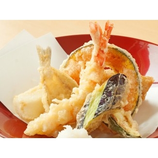 天咲定食　950円　旬魚が毎日変わります。天ぷら７種（えび、魚、イカ、鶏肉、野菜３種）（通年）