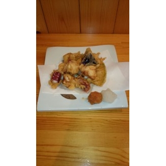 ⑤たこのてんぷら 800円 通年　瀬戸内のたこをご賞味ください。