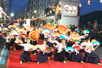 平和の舞姿連来夢団／スタジオ来夢